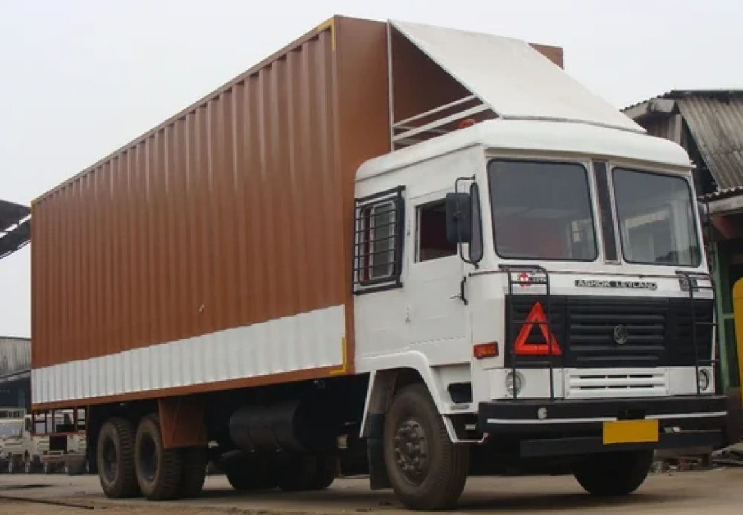 32 Feet Multi Axle Container Truck